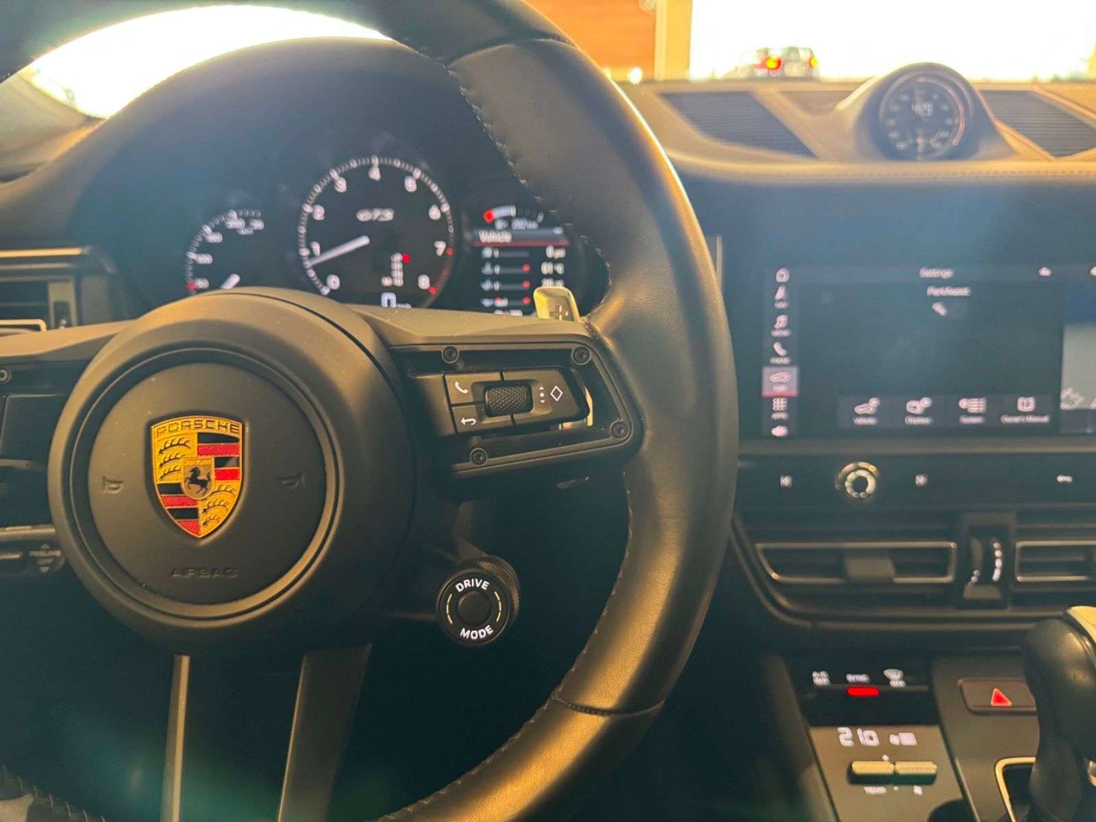 2023 Porsche Macan | LOW KMS, CLEAN HISTORY, ONE OWNER thumb 26