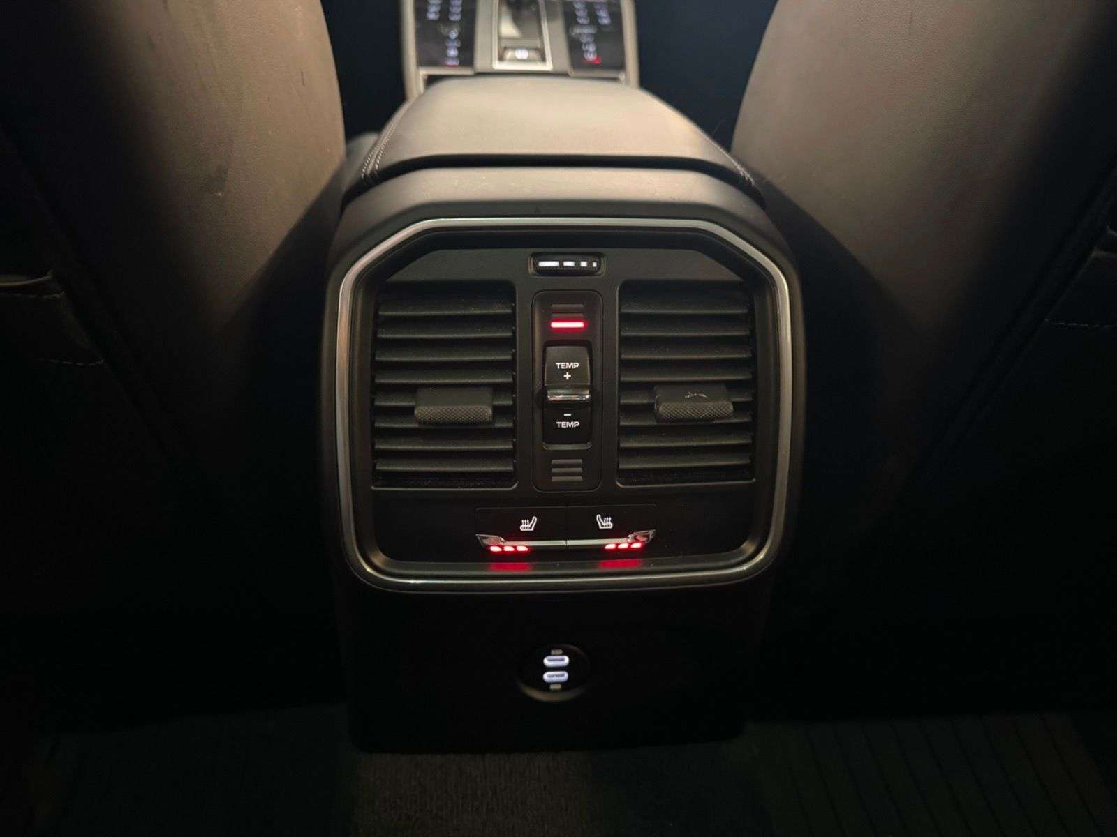 2023 Porsche Macan | LOW KMS, CLEAN HISTORY, ONE OWNER thumb 24