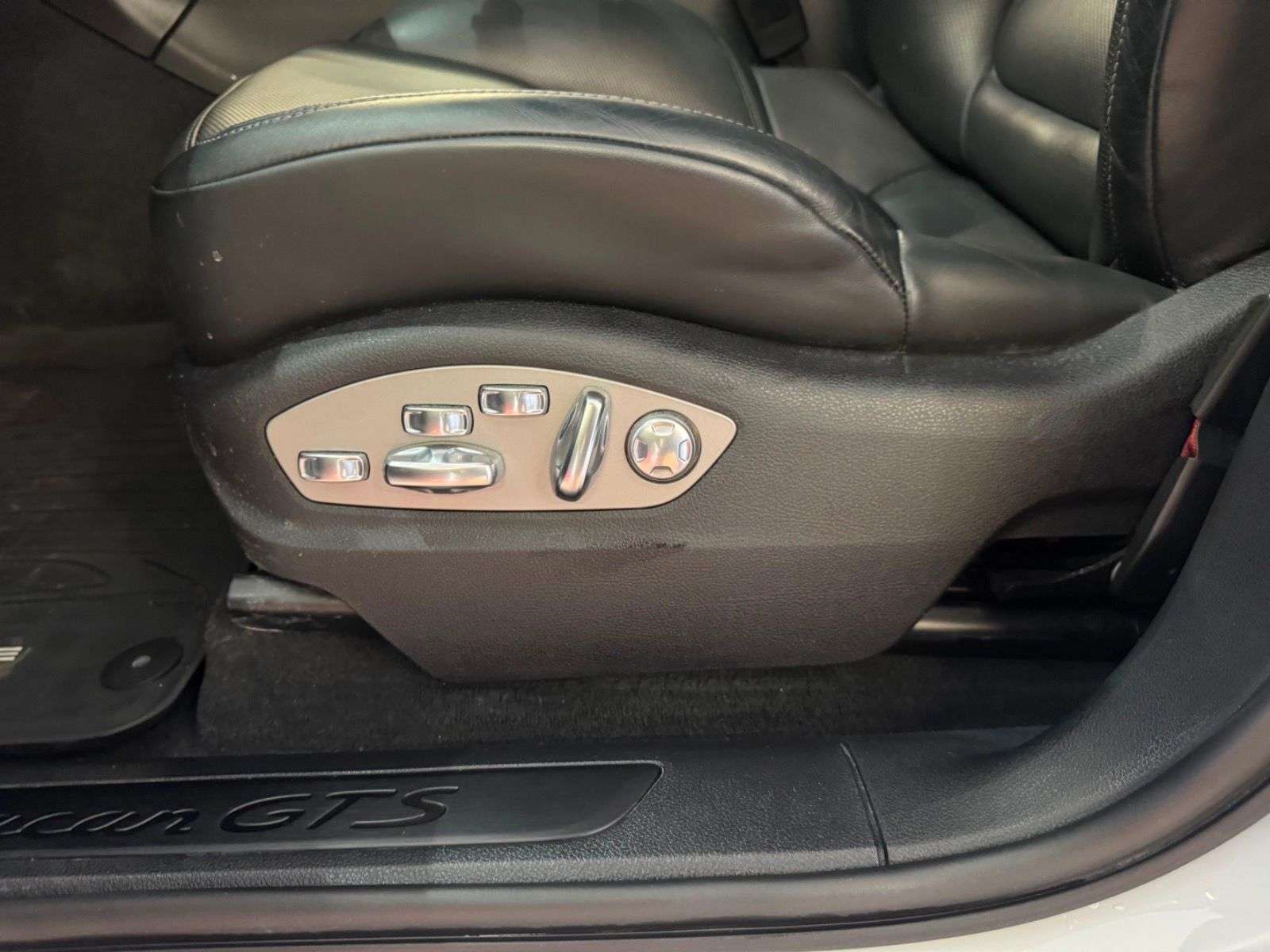 2023 Porsche Macan | LOW KMS, CLEAN HISTORY, ONE OWNER thumb 30