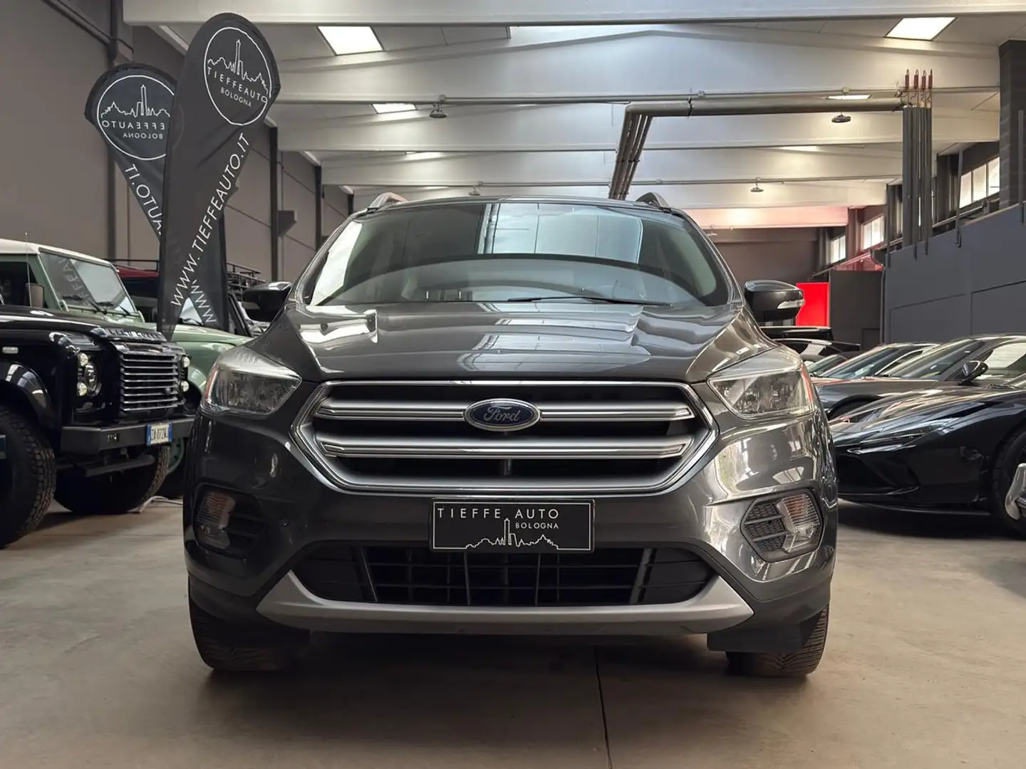 Ford Kuga 1.5 TDCI 120 CV S&S 2WD Plus Grau - 2