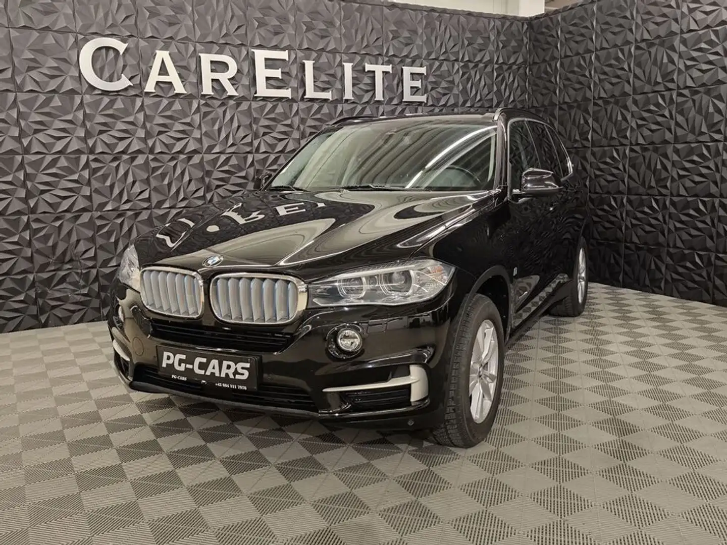 BMW X5 xDrive40e Schwarz - 1