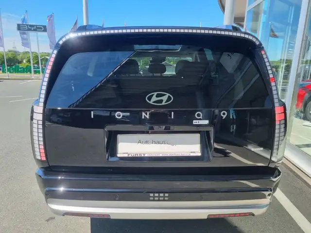 Hyundai IONIQ 9 Prestige Line 110 kWh 4WD 96p72-O1/2/3 Ansicht 4