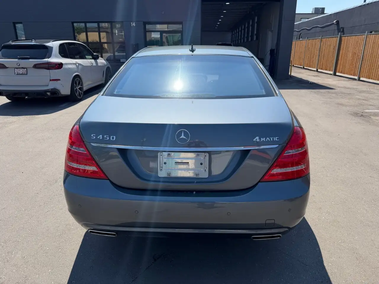 Mercedes-Benz S-Class снимка Mercedes-Benz S-Class