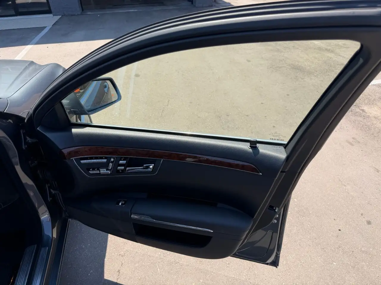 Mercedes-Benz S-Class снимка Mercedes-Benz S-Class