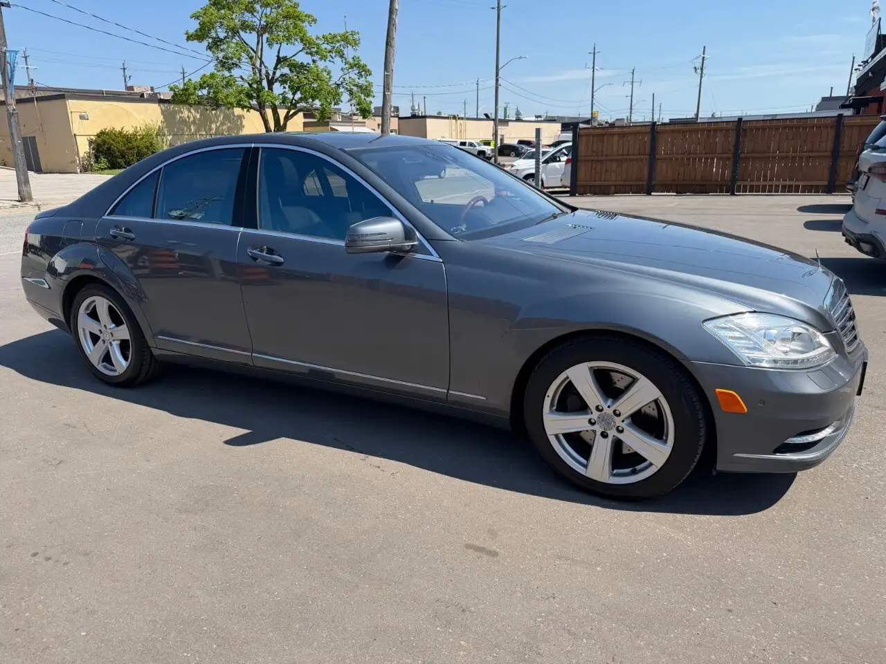 Mercedes-Benz S-Class снимка Mercedes-Benz S-Class