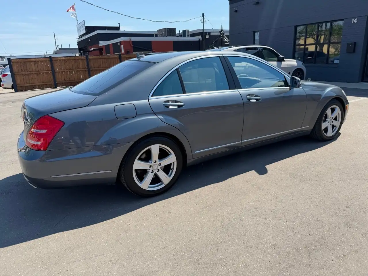 Mercedes-Benz S-Class снимка Mercedes-Benz S-Class