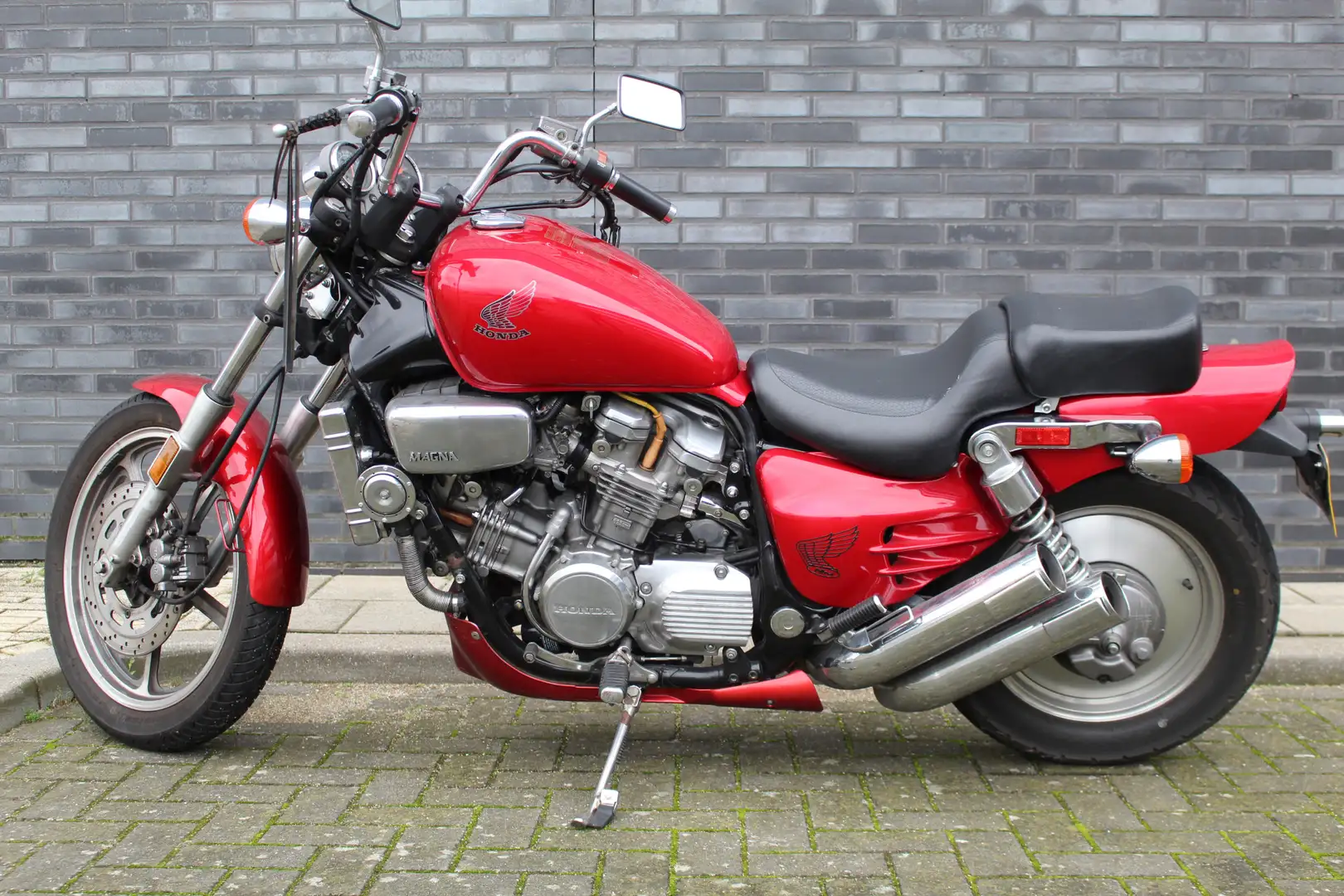 Honda VF 700 700C Magna I LAGE KM STAND I RECENT ONDERHOUD GEHA Red - 2