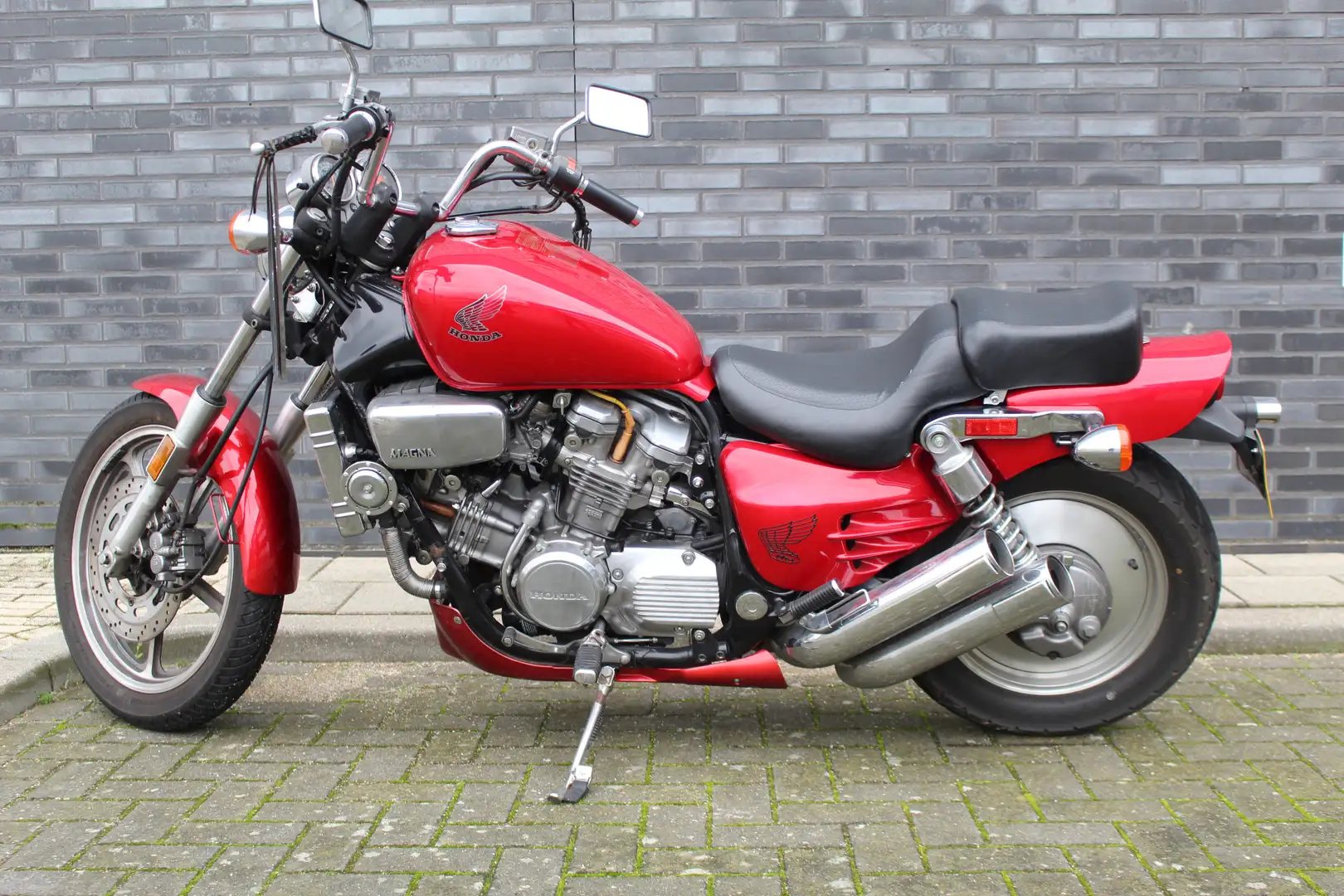 Honda VF 700 700C Magna I LAGE KM STAND I RECENT ONDERHOUD GEHA Red - 1