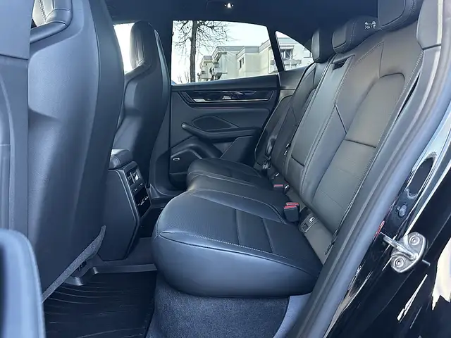 Porsche Macan 4S Beifahrerdisplay 22 Zoll Luftfahrwerk Bose M... Ansicht 11