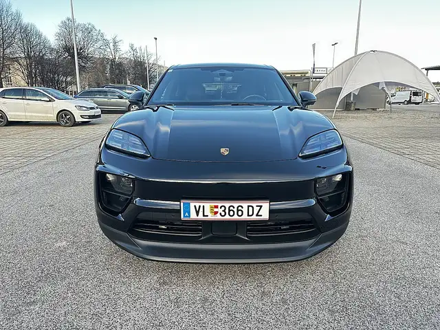 Porsche Macan 4S Beifahrerdisplay 22 Zoll Luftfahrwerk Bose M... Ansicht 2
