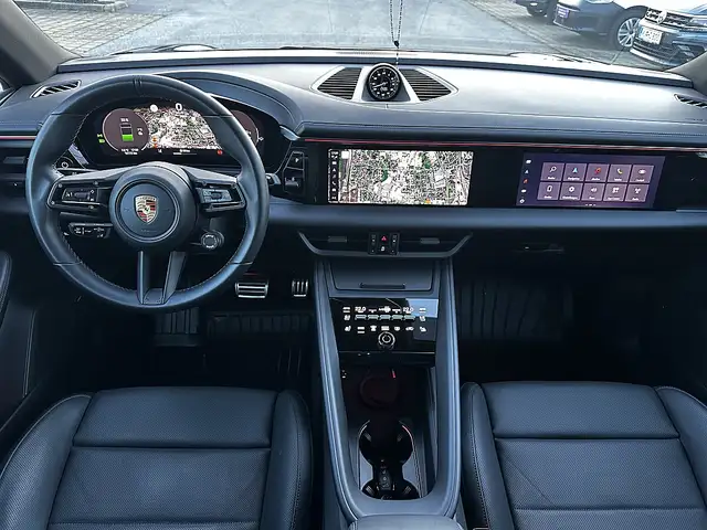 Porsche Macan 4S Beifahrerdisplay 22 Zoll Luftfahrwerk Bose M... Ansicht 19