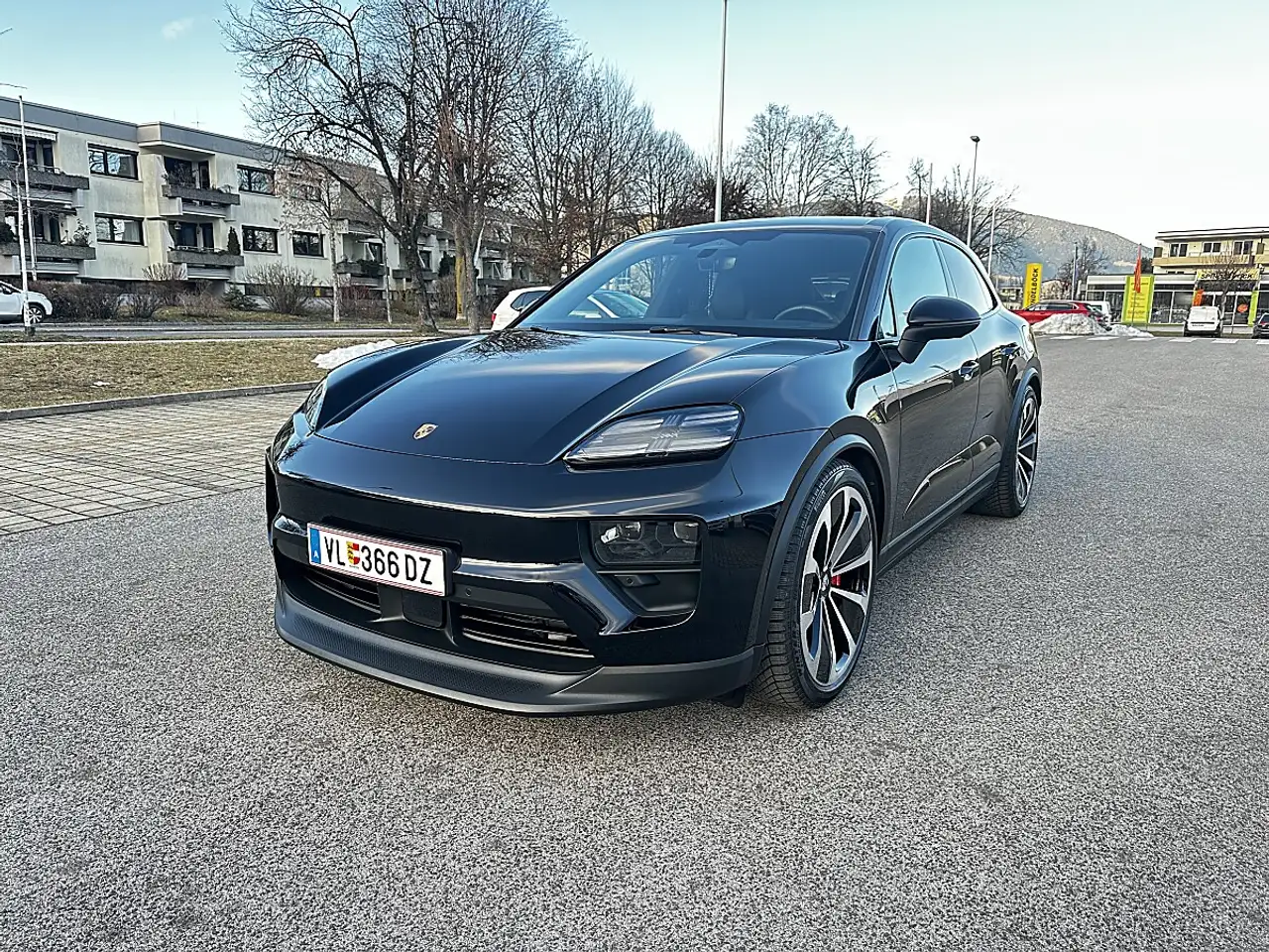 Porsche Macan 4S Beifahrerdisplay 22 Zoll Luftfahrwerk Bose M...
