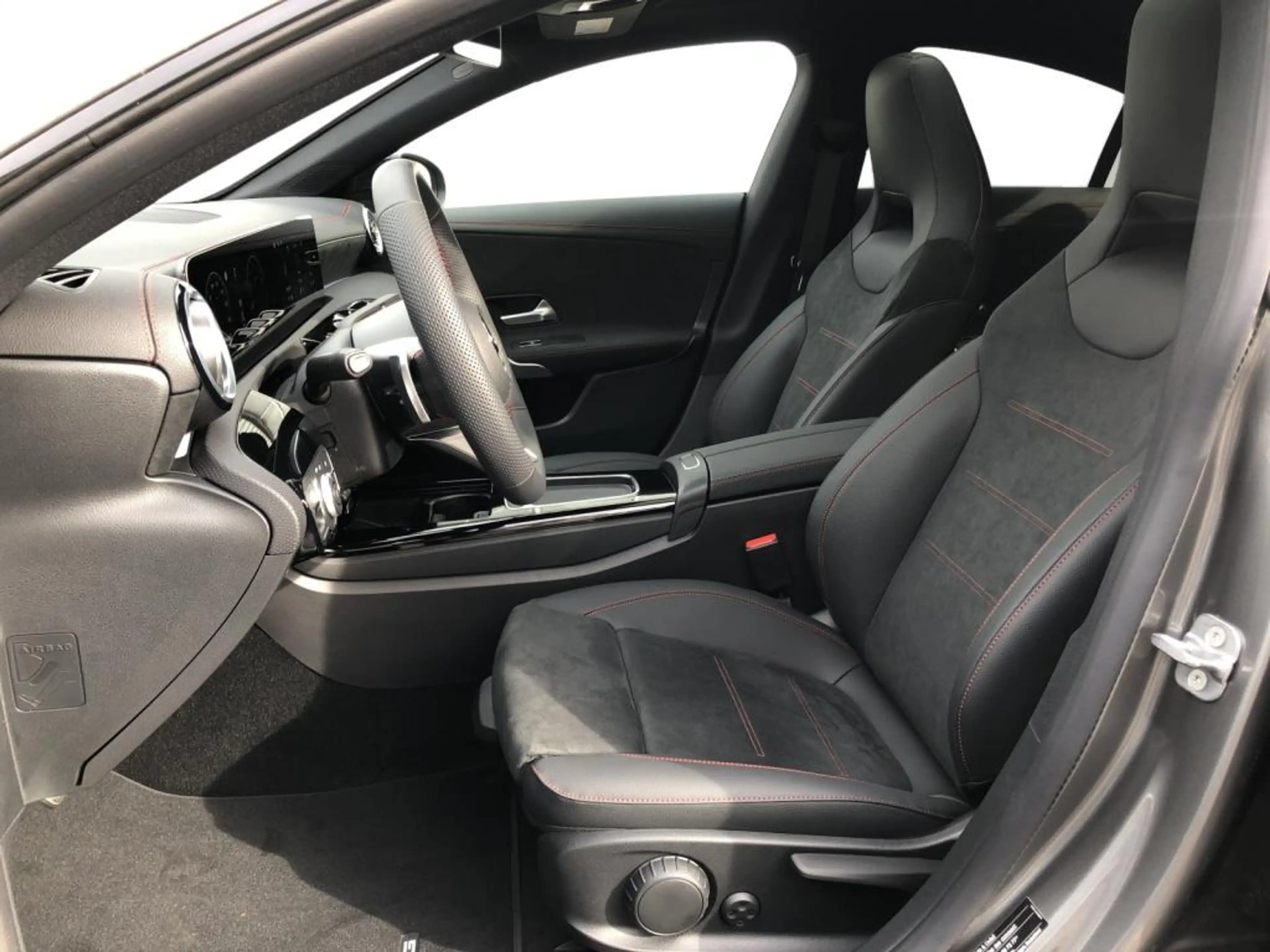 Mercedes-Benz CLA 200 Coupe AMG+ILS+MBUX+MBeam+Night+AHK+Pano — photo 7