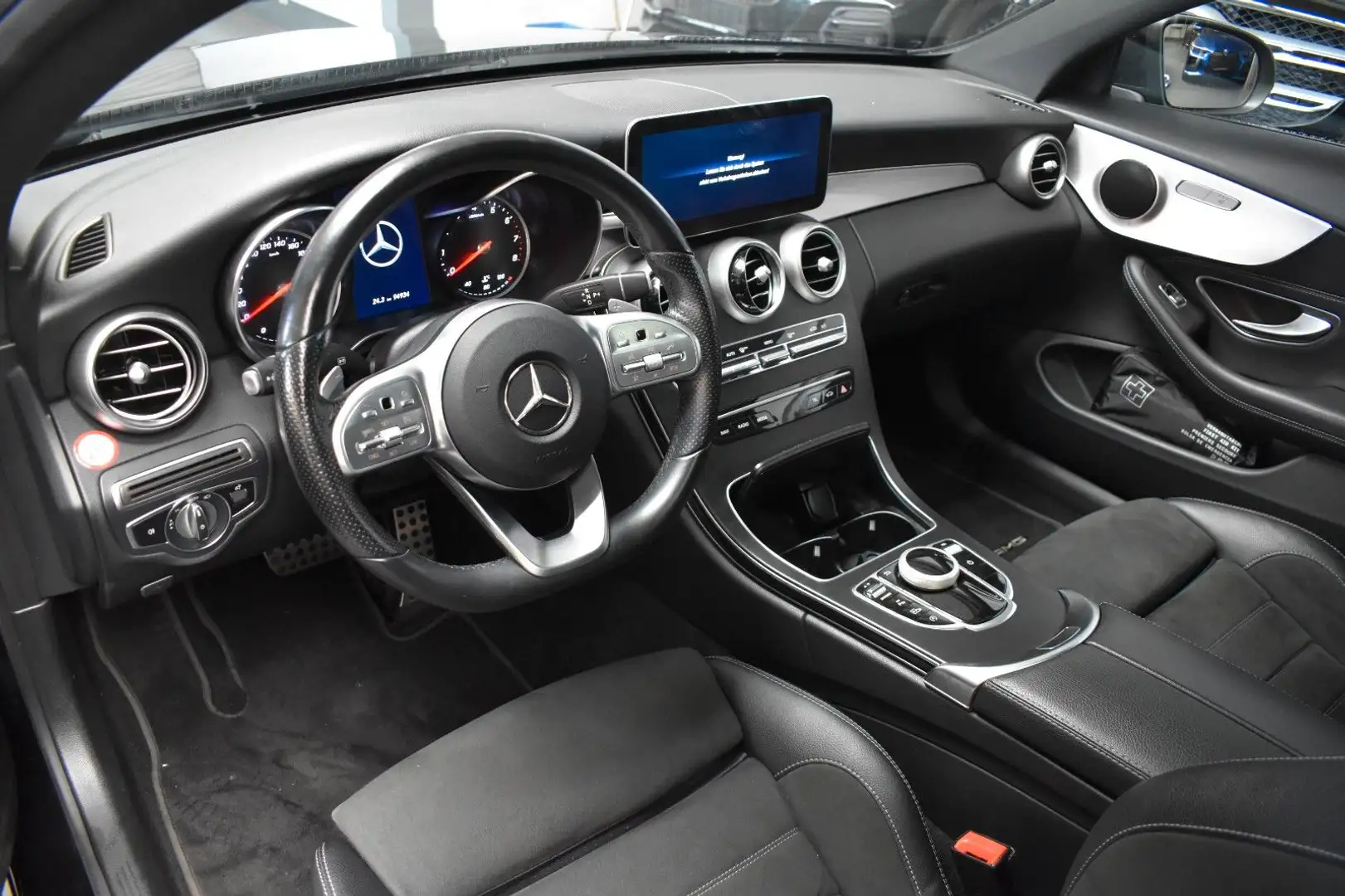 Mercedes-Benz C 180 Coupe AMG LINE*NIGHT-PAKET*PANO*LED*SHZ Noir - 2
