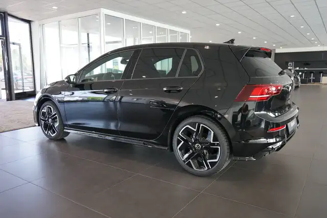 Volkswagen Golf view 2