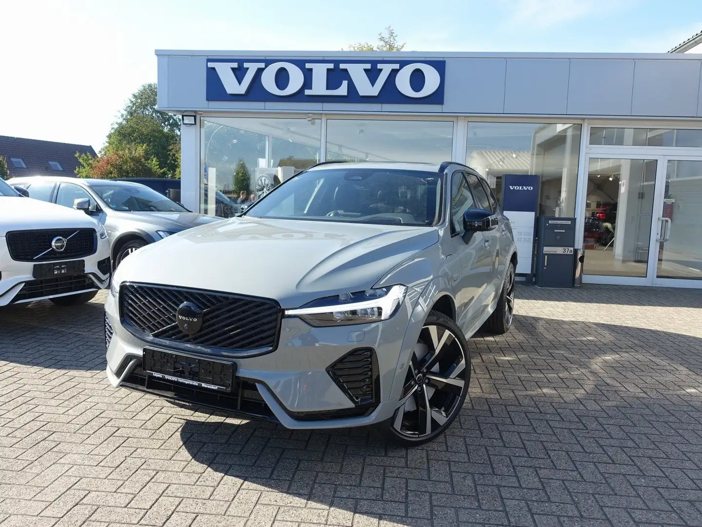Volvo XC60 T8 Black Edition Ultra VOLL Leasing ab €559 Gris - 1