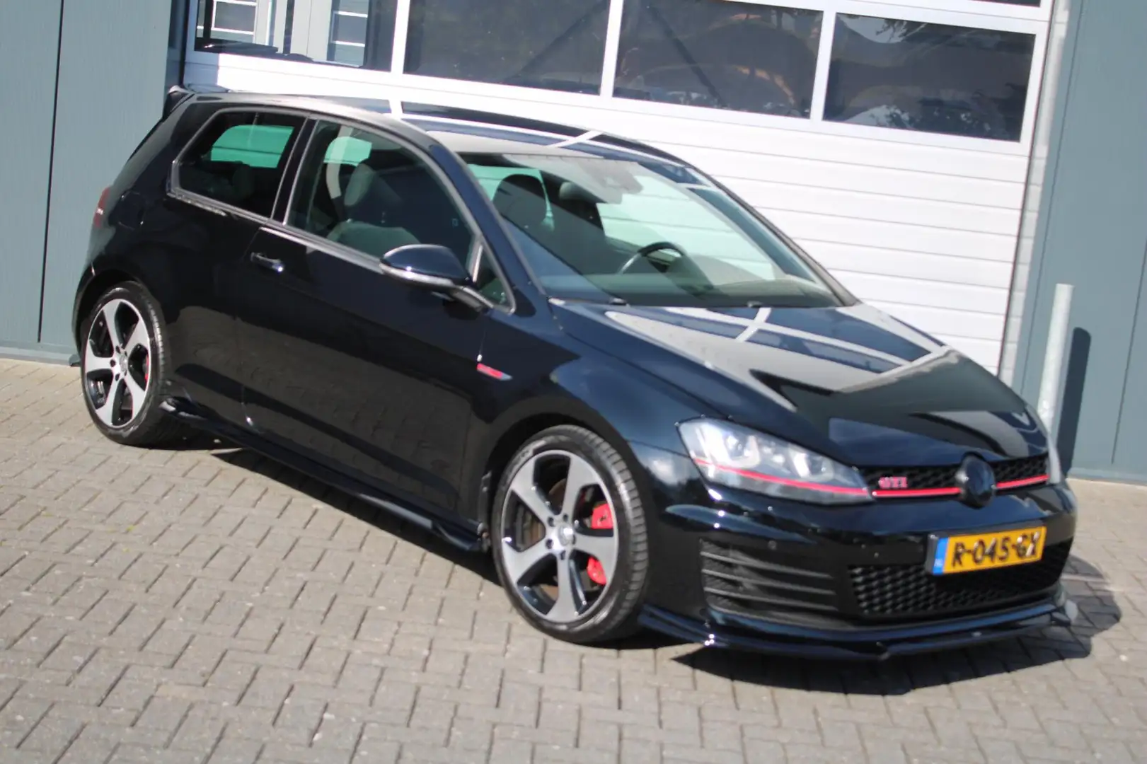 Volkswagen Golf GTI 2.0 TSI Performance DSG 230pk Clima/Cruise/Bi-Xeno Noir - 2