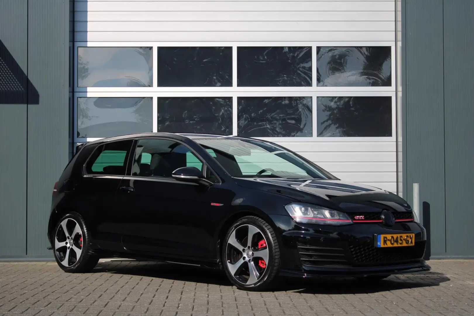 Volkswagen Golf GTI 2.0 TSI Performance DSG 230pk Clima/Cruise/Bi-Xeno Noir - 1