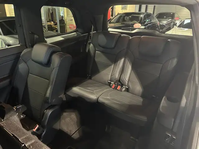 Mercedes-Benz GLS view 29