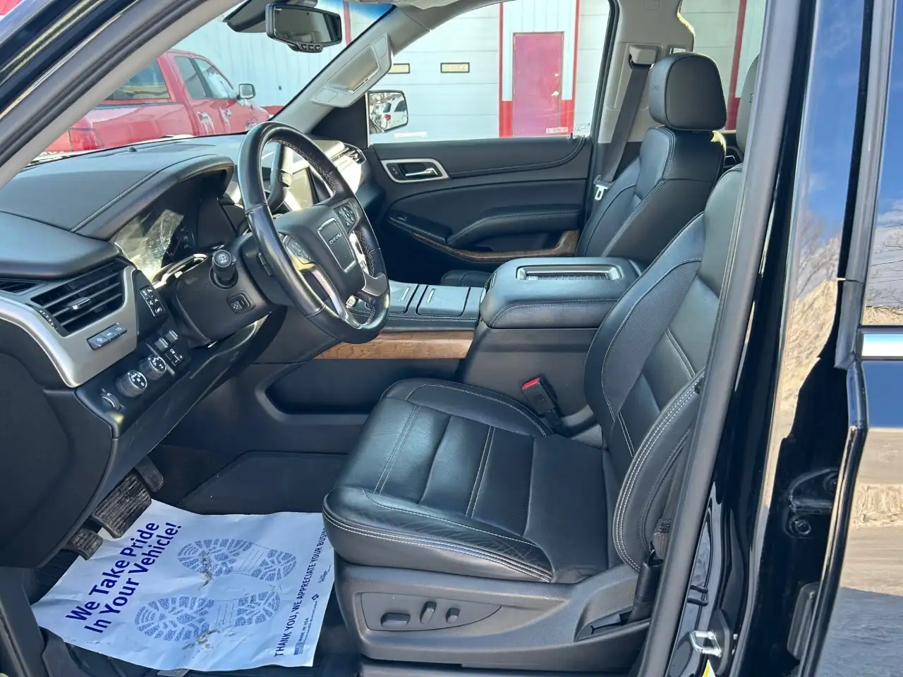 GMC Yukon снимка GMC Yukon