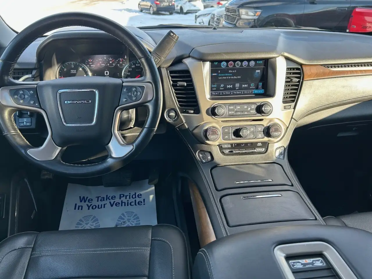 GMC Yukon снимка GMC Yukon