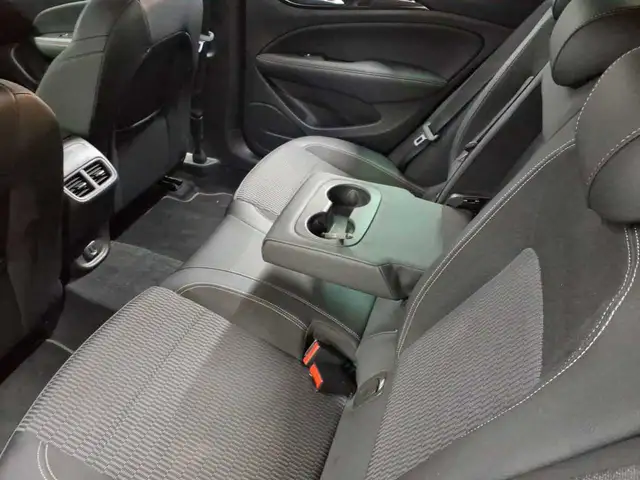 Opel Insignia view 4