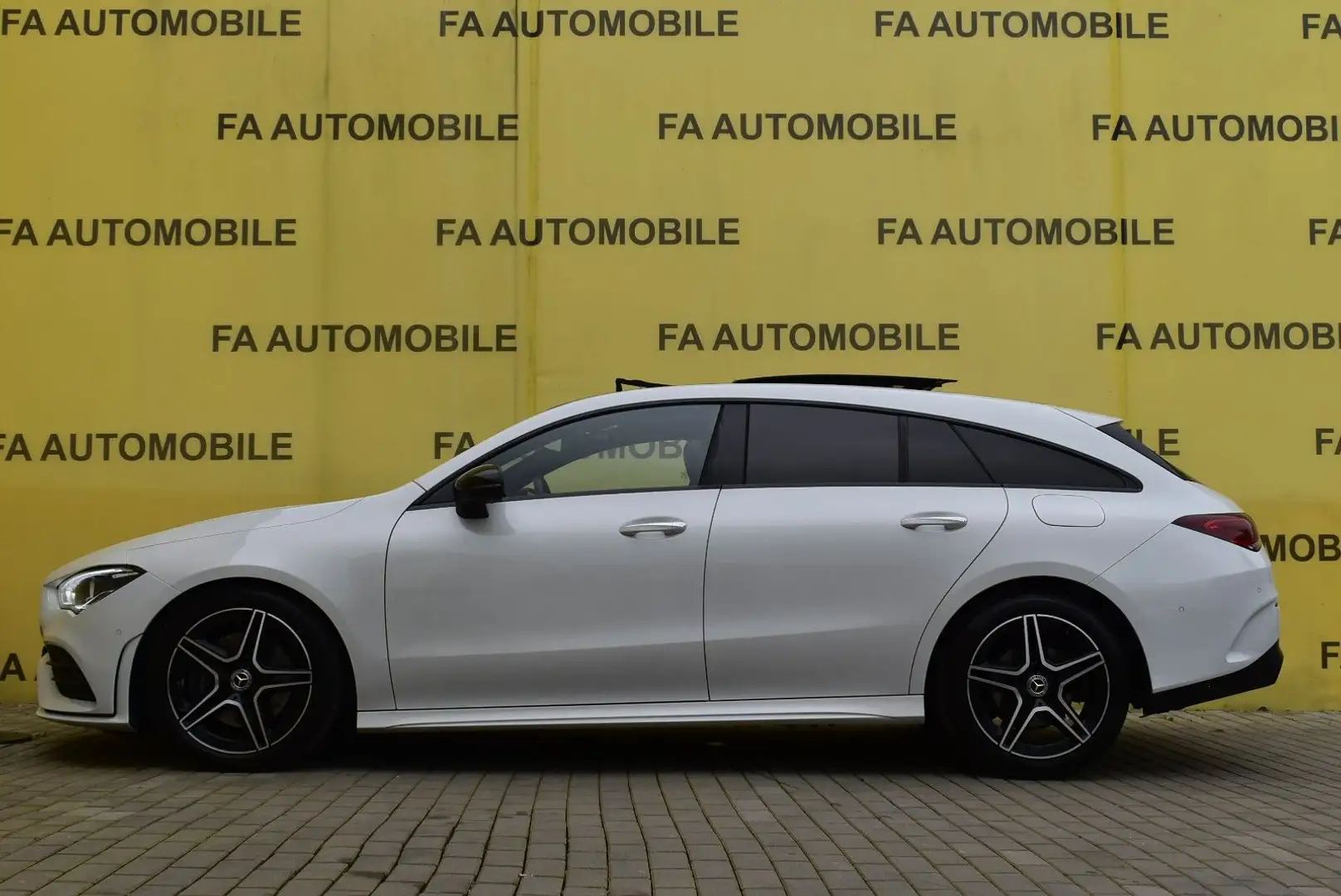 Mercedes-Benz CLA 220 D  Shooting Brake/NIGHT PACKET/AMG/PDC/ White - 2