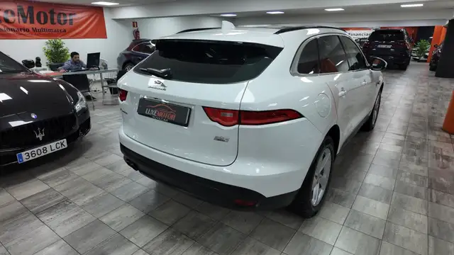 Jaguar F-Pace view 6