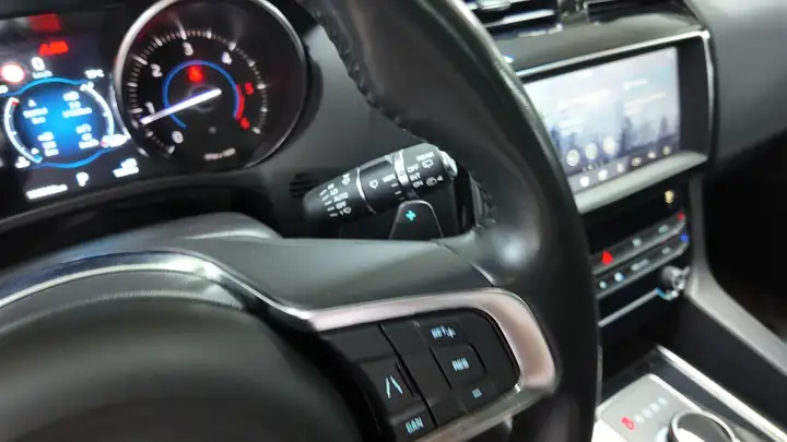 Jaguar F-Pace 2019, foto 27