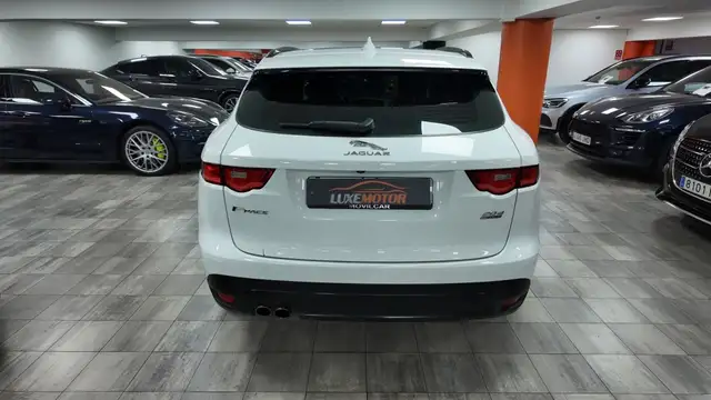 Jaguar F-Pace view 5