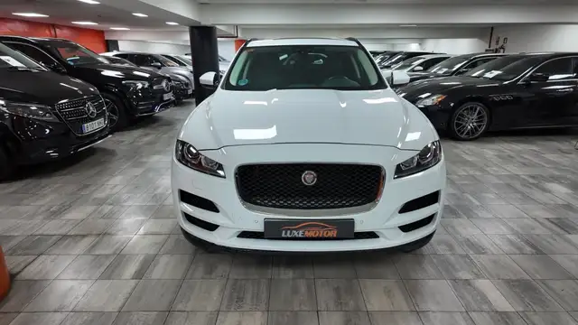 Jaguar F-Pace view 2