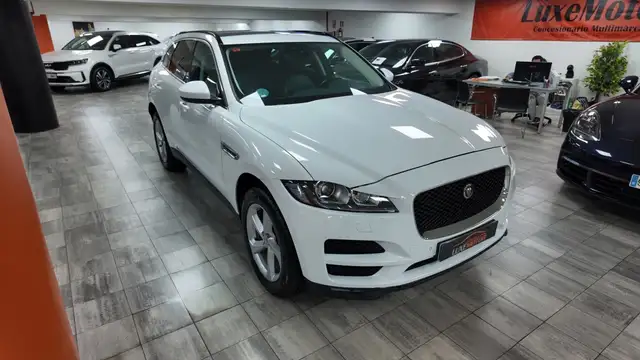 Jaguar F-Pace view 8
