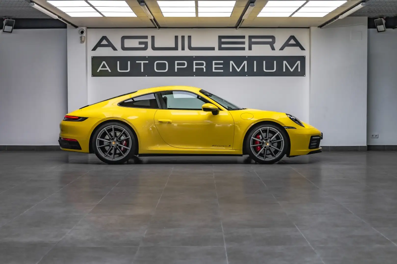 Porsche 992 Carrera S Coupé PDK Jaune - 2