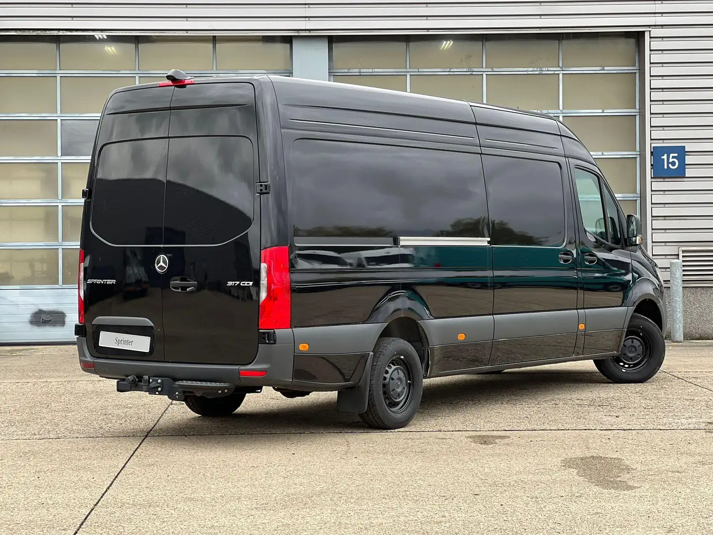 Mercedes-Benz Sprinter L3 H2 Automaat + 3.5 t trekhaak Zwart - 2