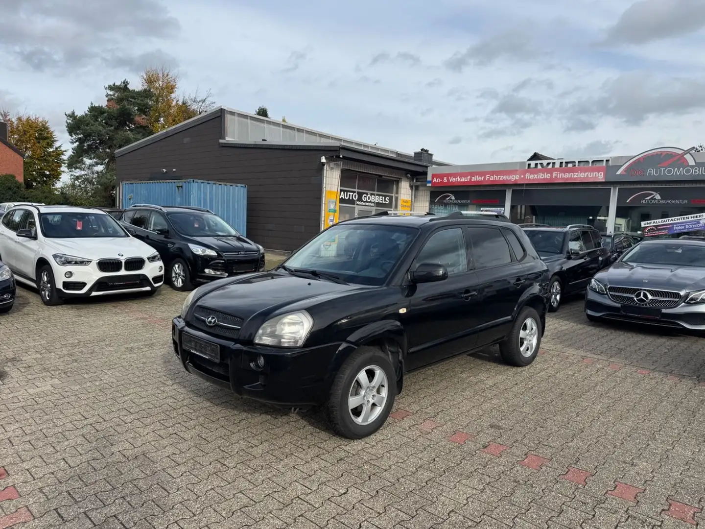 Hyundai TUCSON 2.0 GLS AHK Sitzhz Alus TÜV 10.2027 Schwarz - 1