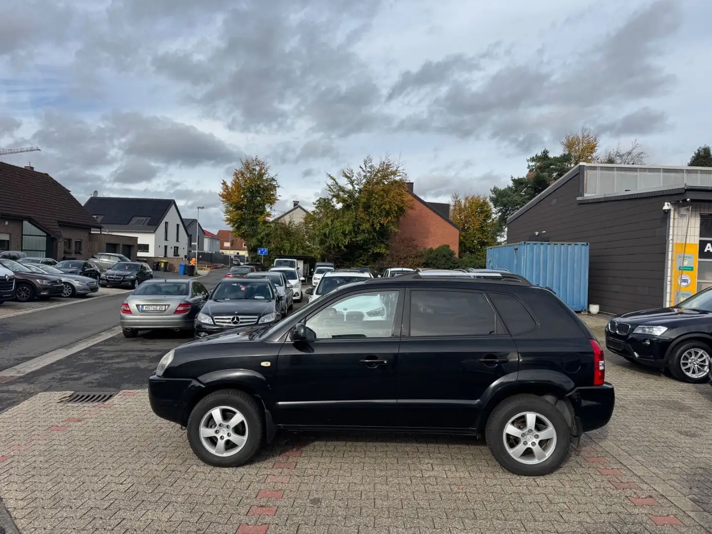 Hyundai TUCSON 2.0 GLS AHK Sitzhz Alus TÜV 10.2027 Schwarz - 2