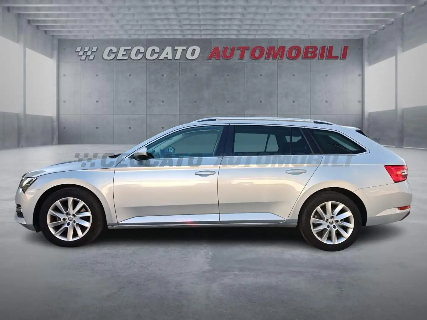 Skoda Superb Superb Wagon 2.0 tdi evo Executive 150cv dsg Grijs - 2