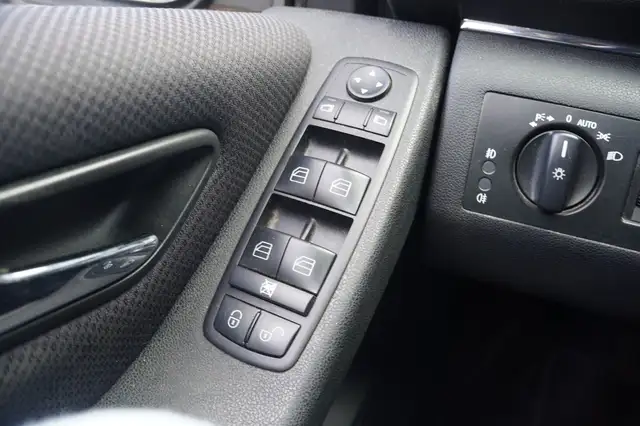 Mercedes-Benz B-Class view 17