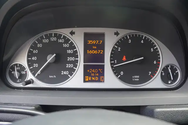Mercedes-Benz B-Class view 4