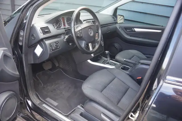 Mercedes-Benz B-Class view 11