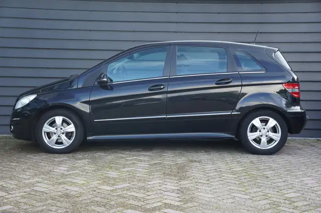Mercedes-Benz B-Class view 3
