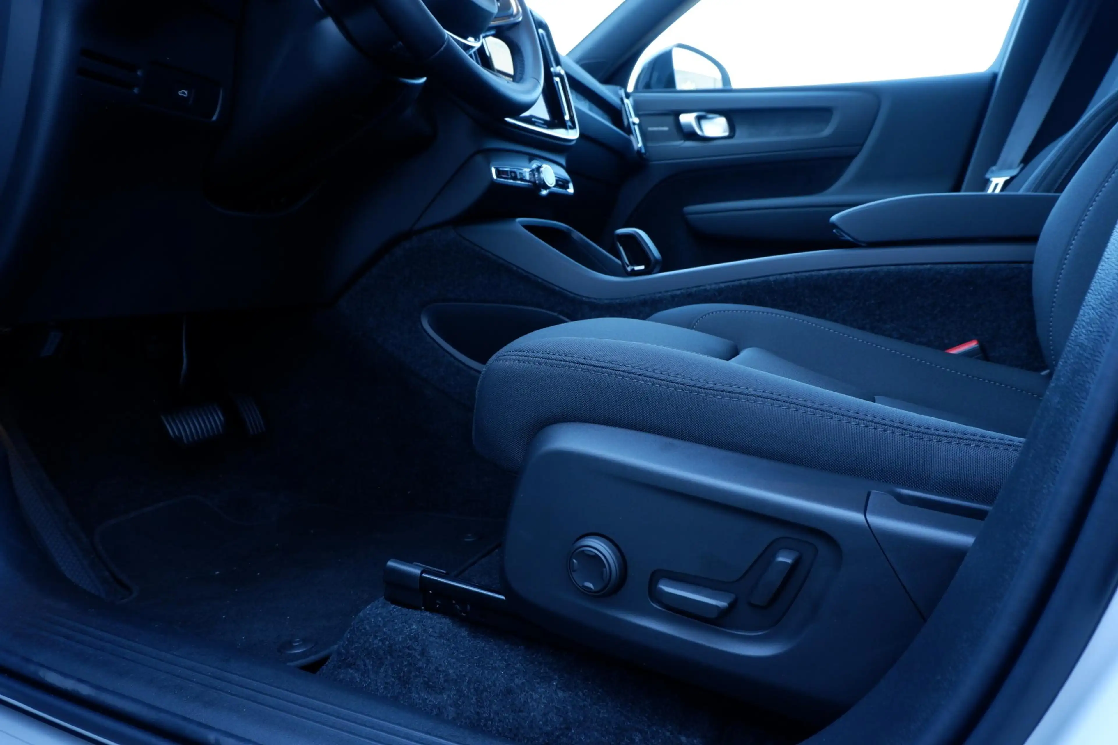 Volvo EX40 Single Motor Extended Range Plus Europa 82 kWh | H — photo 12