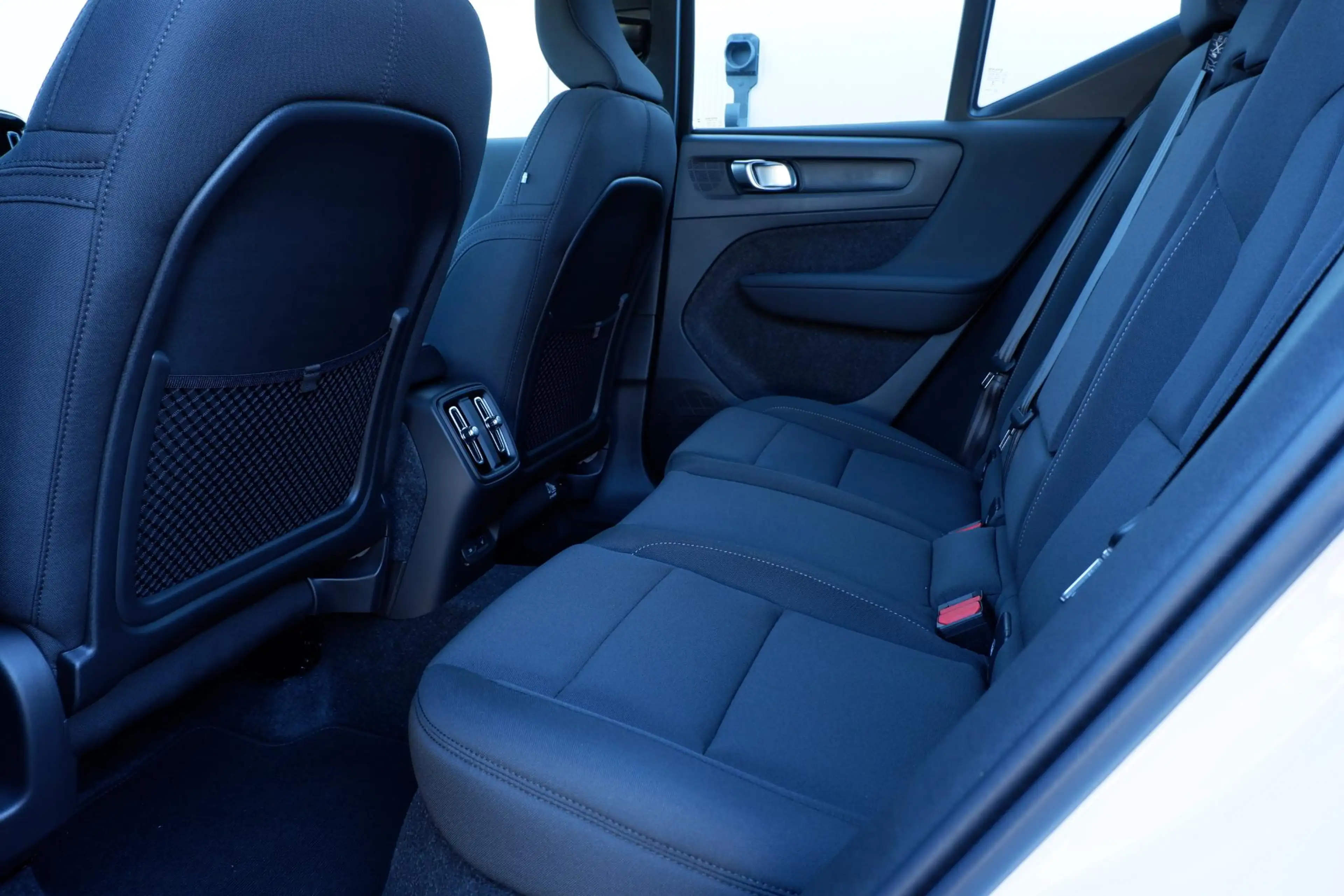 Volvo EX40 Single Motor Extended Range Plus Europa 82 kWh | H — photo 7