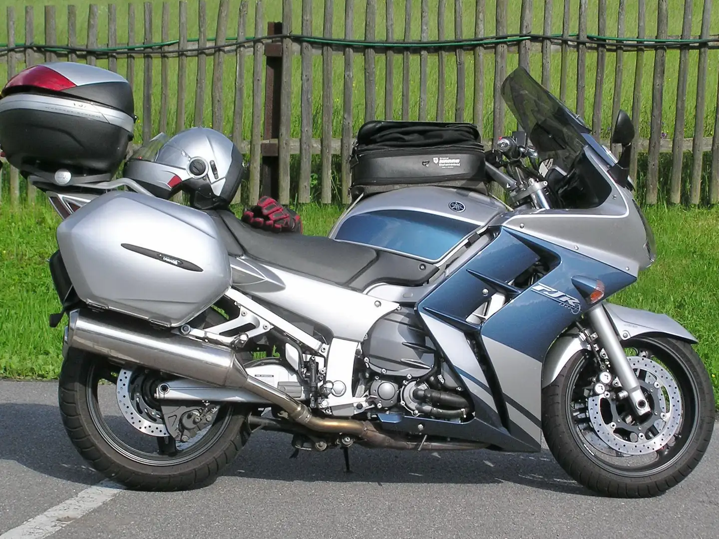 Yamaha FJR 1300 Bj. 2005, ABS, Koffer, Topcase, Niveau-Federbein Ezüst - 1