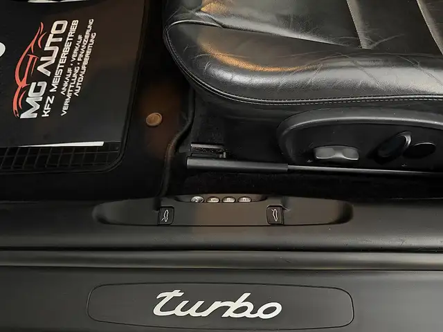 Porsche 911 view 14