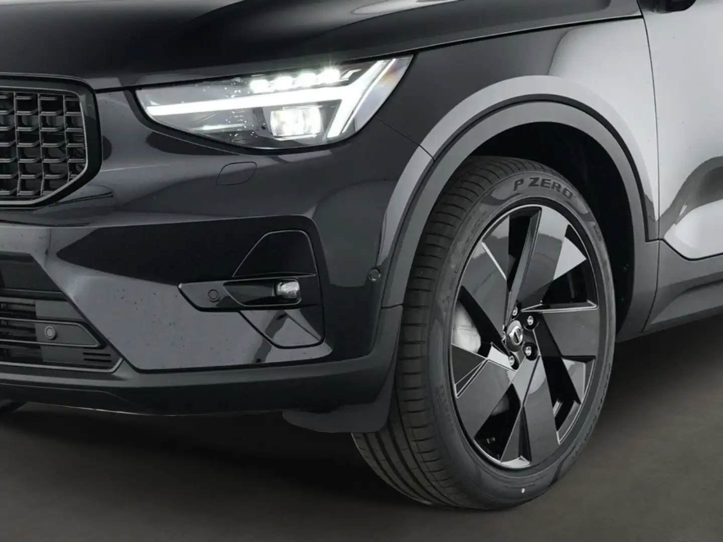 Volvo XC40 B4 Plus Black Edition Panoramadach Navi Leder Digi Noir - 2