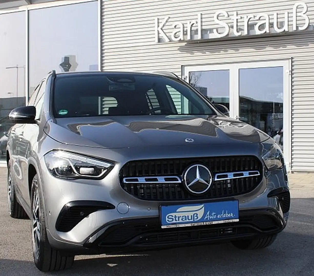 Mercedes-Benz GLA 180 Progressive Line Aut. Grijs - 1