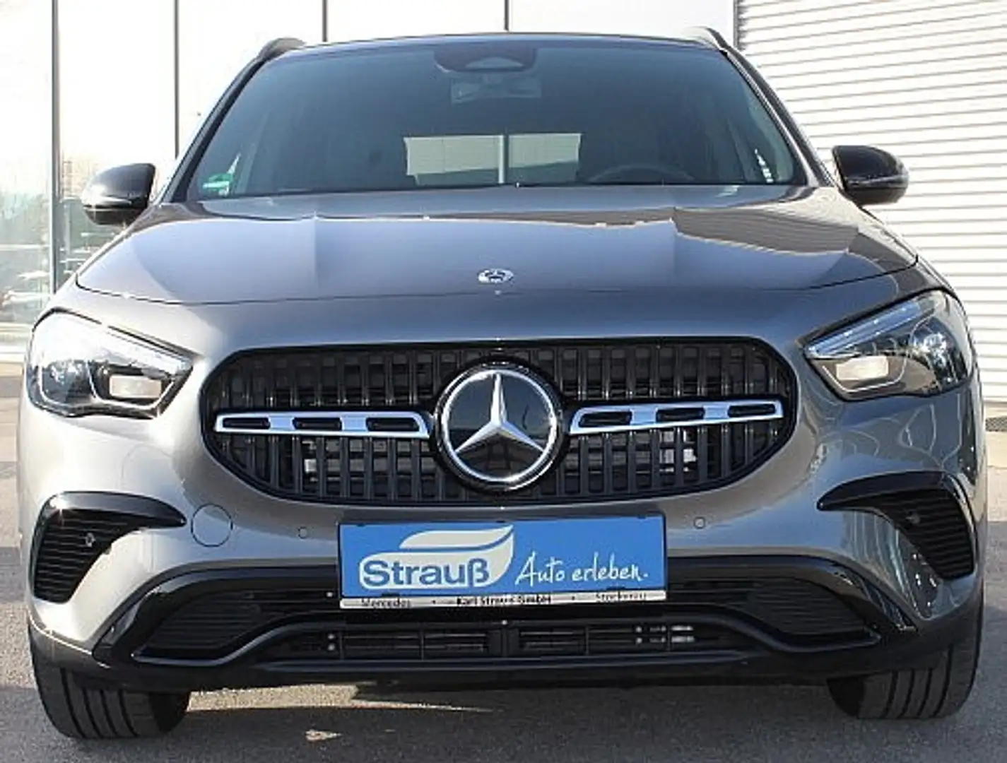 Mercedes-Benz GLA 180 Progressive Line Aut. Grijs - 2