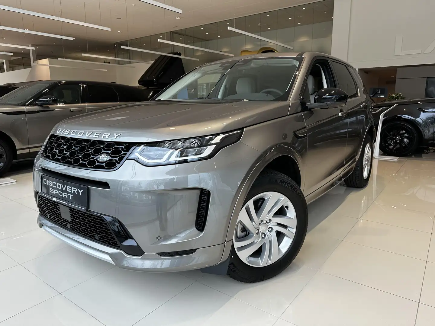 Land Rover Discovery Sport P300e S AWD Auto. 24MY Beżowy - 1