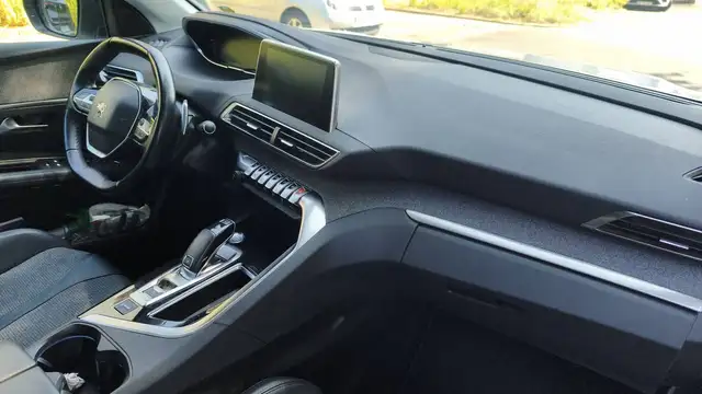 Peugeot 3008 view 10
